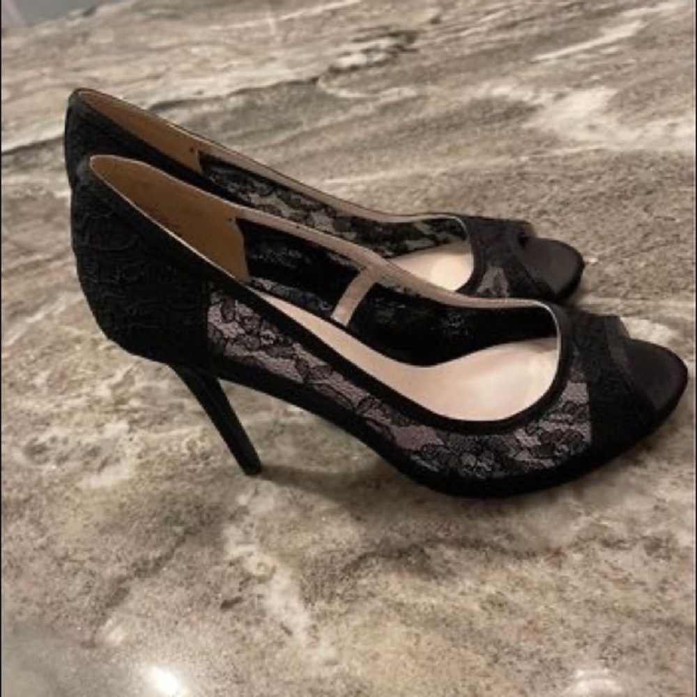 David’s Bridal Black Lace Pumps size 8